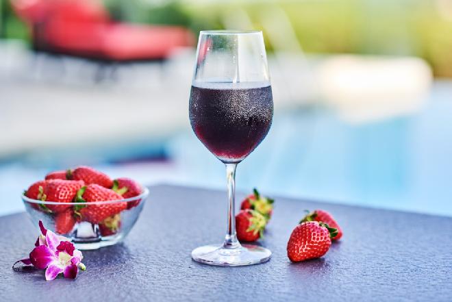 Wino truskawkowe - sprawdzony przepis na wino z truskawek