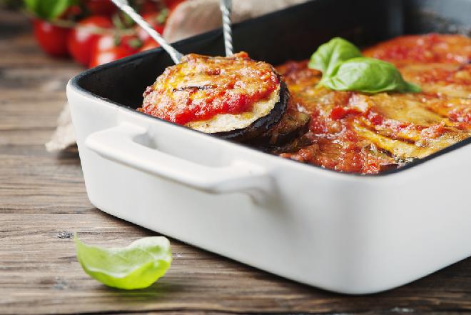 Bakłażan zapiekany w pomidorach i mozzarelli z menu beszamel