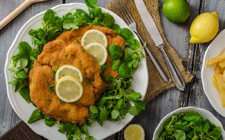 Sznycel wiedeński, czyli Wiener Schnitzel - jak go zrobić? Rady Agaty Wojdy
