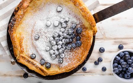 Duński omlet w stylu hygge: przepis na omlet z pieca