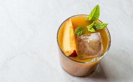Mrożona herbata brzoskwiniowa z whisky