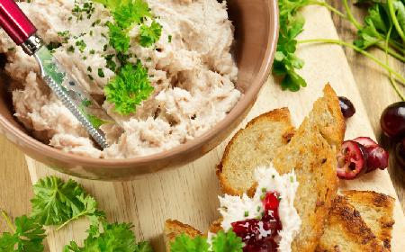 Pasta z kurczaka: przepis na wykorzystanie resztek kurczaka