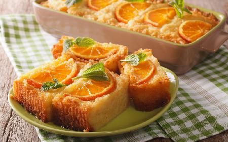 Pomarańczowe ciasto z Grecji: przepis na portokalopita z jogurtu i ciasta filo