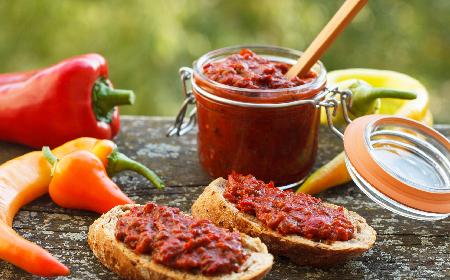 Ajwar: paprykowa pasta rodem z kuchni bałkańskiej