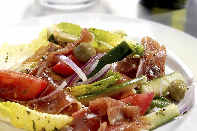 Sałatka z pepino z szynką - prosta i elegancka