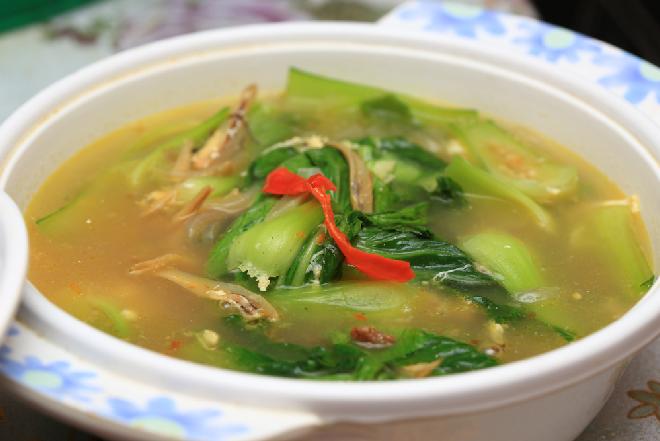 Zupa z kapusty pak choi: słodko-kwaśna zupa z pikantną nutą