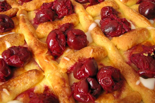 Mazurek serowy na kruchym spodzie