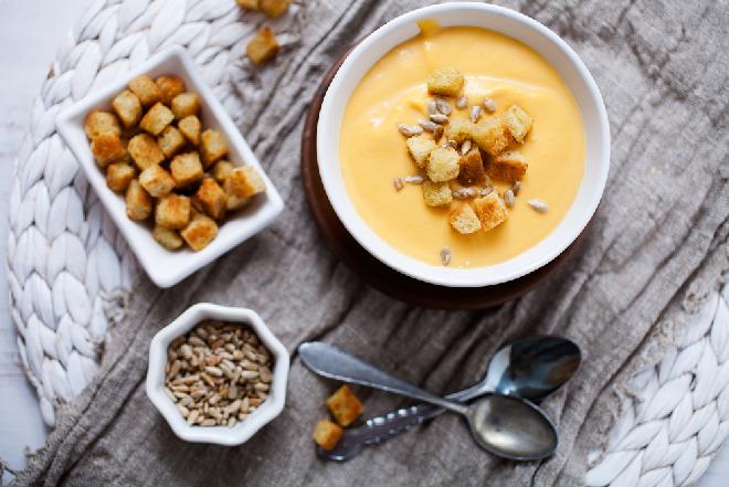 Zupa kokosowa z batatem z menu beszamel