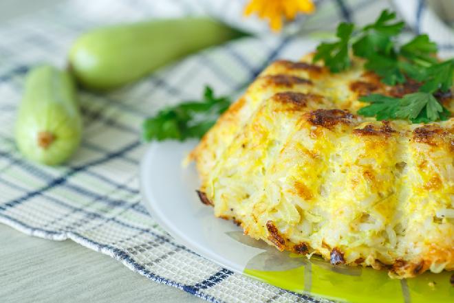 Ryżowa babka z cukinią lub kabaczkiem: samodzielne danie, świetna przystawka