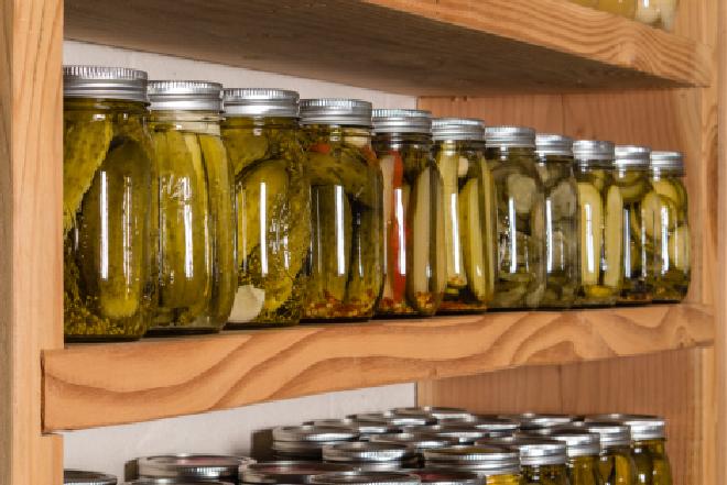 Marynowane ogórki z curry - jak zrobić aromatyczne przetwory z ogórków?